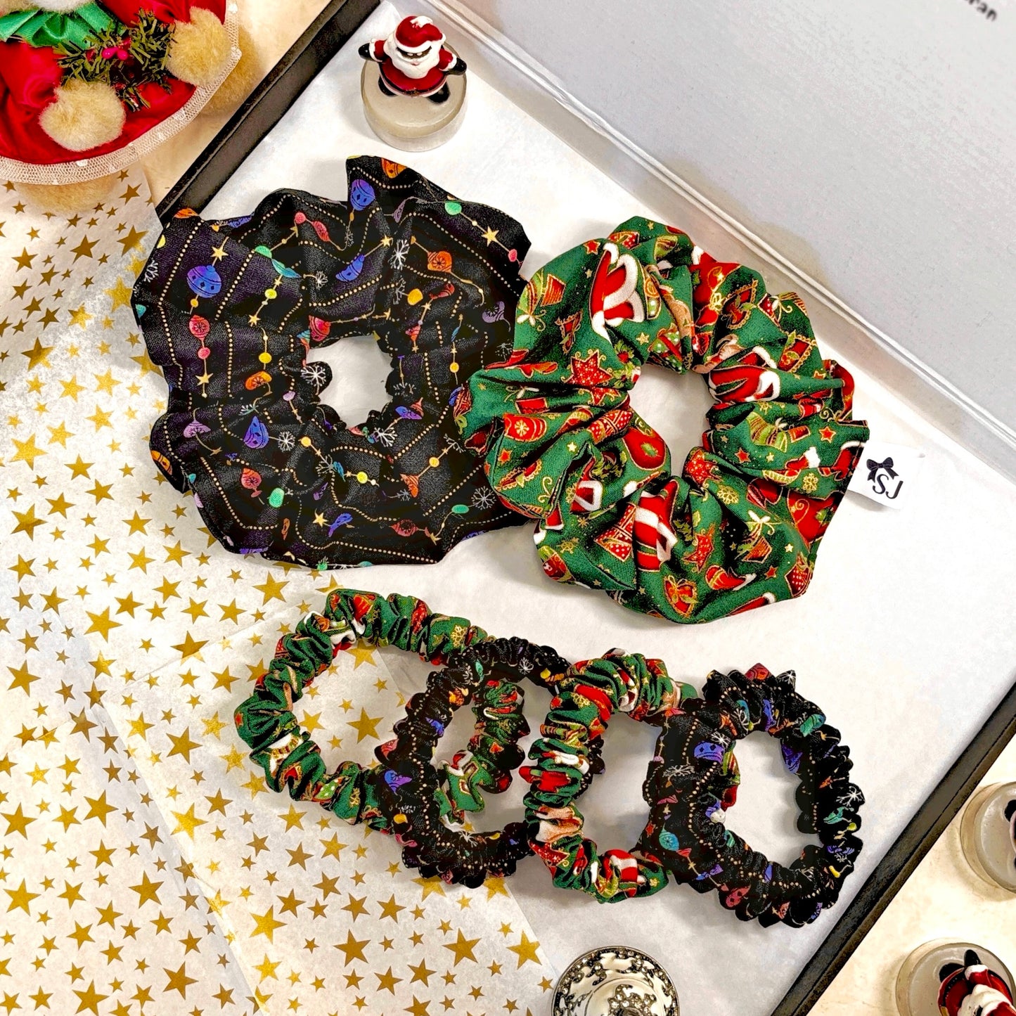 Set of Christmas-themed scrunchies in gift box
